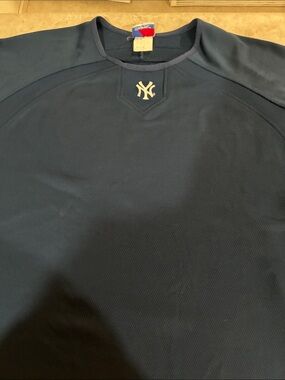 New York Yankees Navy Pullover with NY Logo long sleeve men’s xl